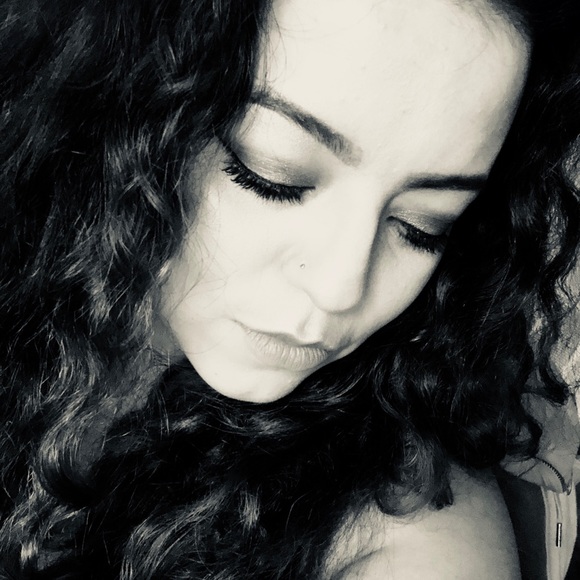 Meet your Posher, Lorena - Picture 1 of 1